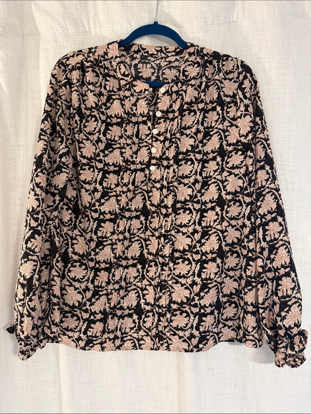 Women’s Black & Blush Floral Button-Front Blouse